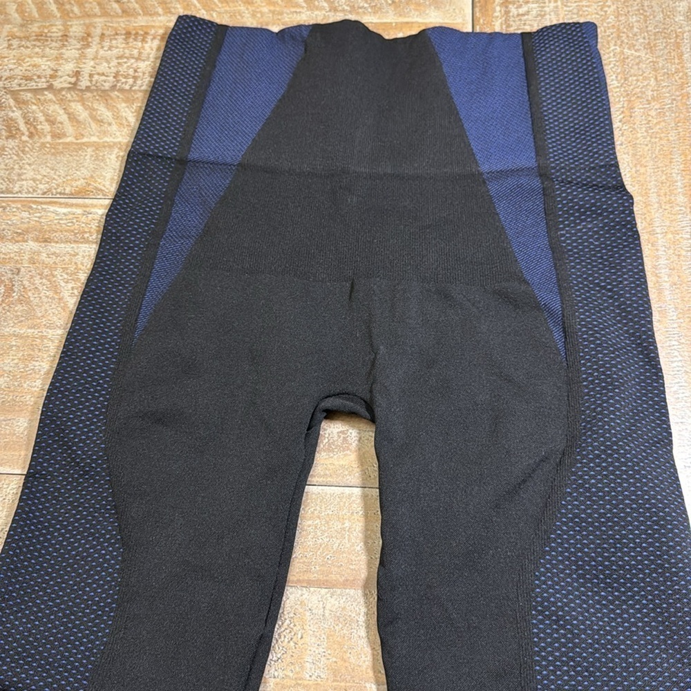 Spanx Leggings - Picture 2 of 8